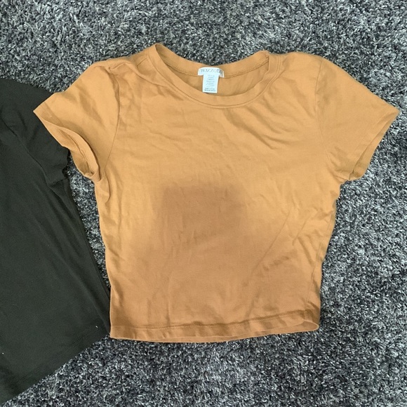 Crop Tops Bundle - Picture 3 of 3